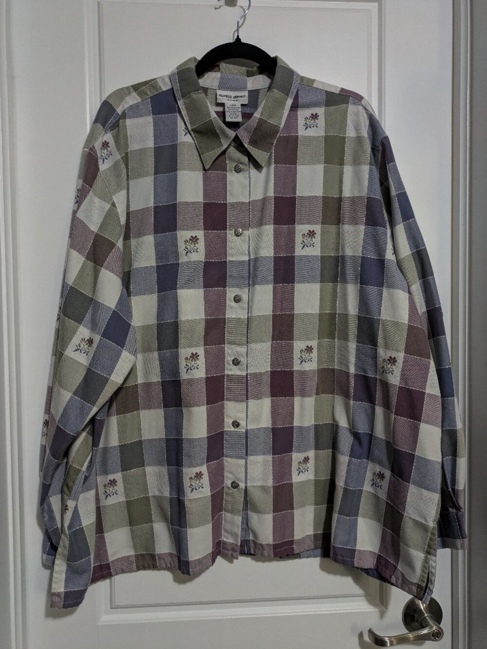 Alfred Dunner Long Sleeved Button Down Garden Blue/Mauve/Moss Green Plus (US24W)